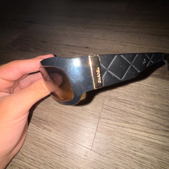 Chanel sunglasses - Picture 2 of 3